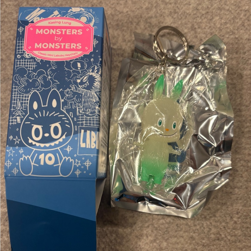 10th Anniversary The Monsters Black Labubu PIN FOR LOVE R Bundle (5 ITEMS TOTAL) - Picture 9 of 11